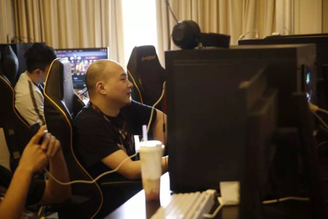 Anyone's Legend 对阵 Bilibili Gaming 争夺 LPL 2025 第二分区总决赛名额