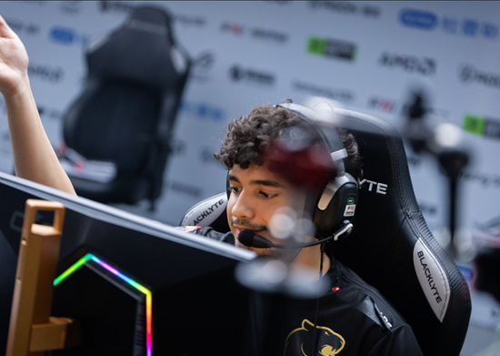 huNter-：我很幸运能遇到 SAW 作为IGL。 Donk 并不是Team Spirit的全部