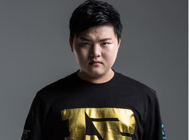 对手很强，但我有全甲USP！状态低下，缺乏纪律。LVG输给了 FURIA Esports 并跌入0-1组