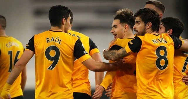 精彩！VIT在下半场连续得分，赢得了加时赛的胜利！VIT 1-0 T1